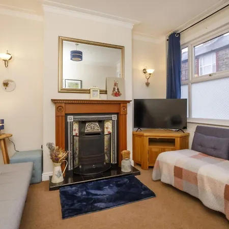 2 Bed House By Bishy Road & River York
