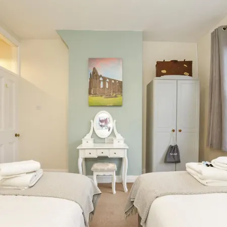 2 Bed House By Bishy Road & River * York