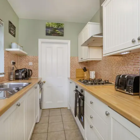 2 Bed House By Bishy Road & River