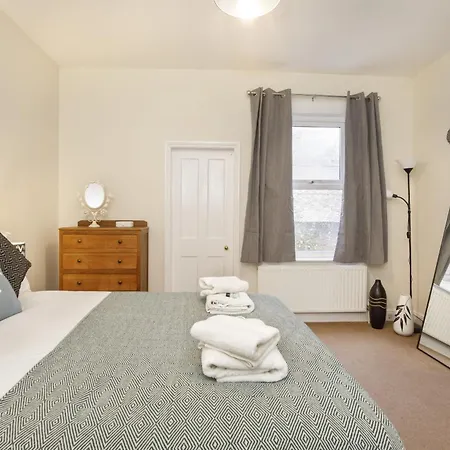2 Bed House By Bishy Road & River Holiday home