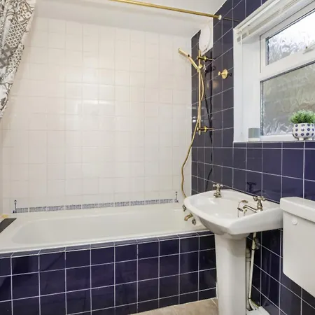 2 Bed House By Bishy Road & River * York