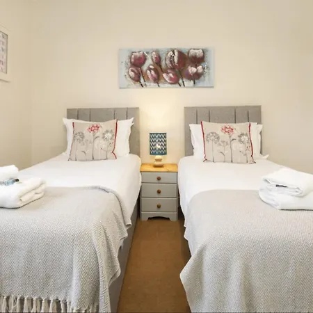 2 Bed House By Bishy Road & River * York